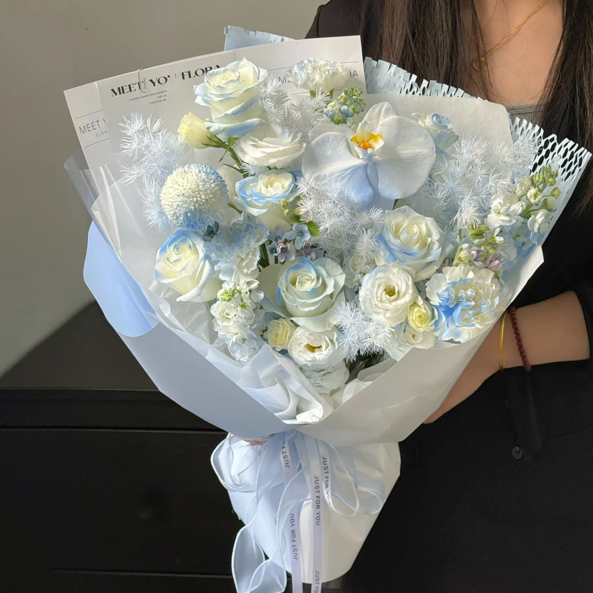 【河倾月落】情人节鲜花6枝白玫瑰1朵蝴蝶兰桔梗紫罗兰花束4906款鲜花小时达同城配送送爱人女友七夕花束鲜花