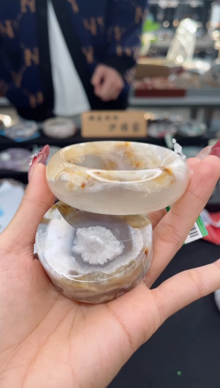 【闪购商品】石英质玉手镯未镶嵌59圈口（不退不换）1650321