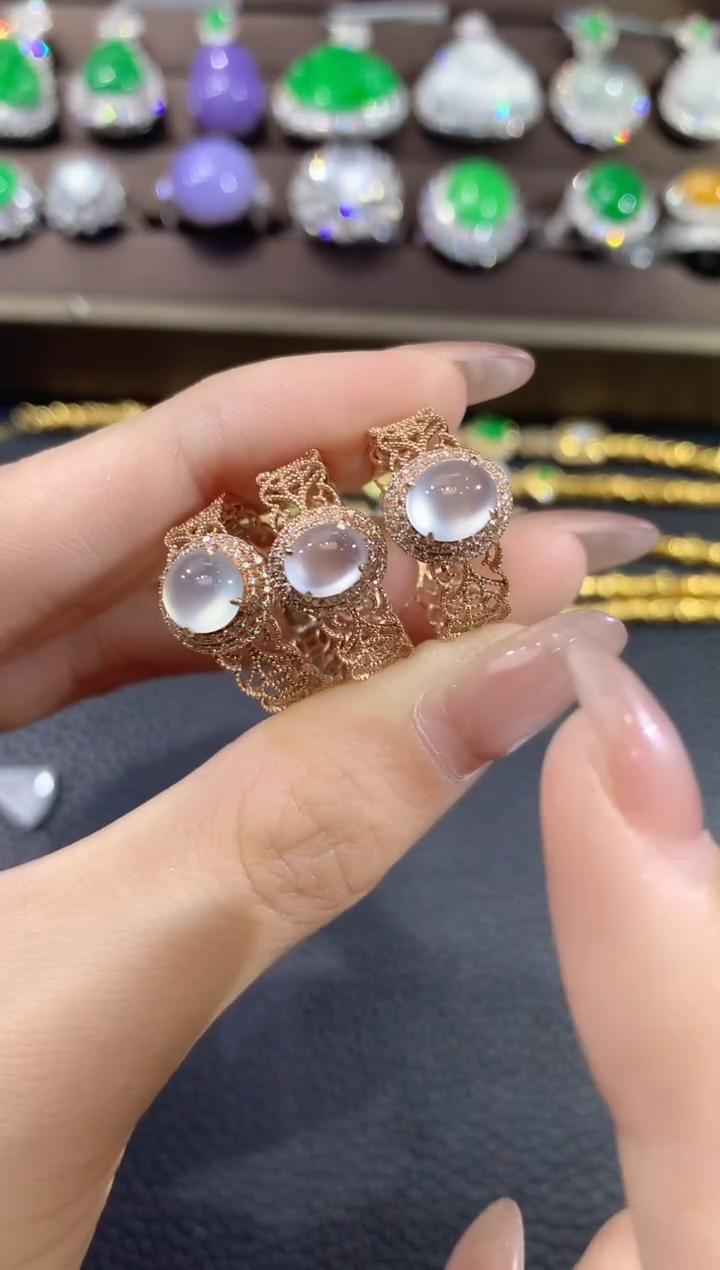 翡翠戒指18K金镶嵌A9多样性发一件