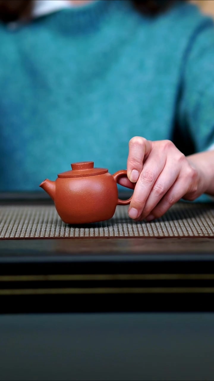 茶壶紫砂半手红降坡巨轮110cc
