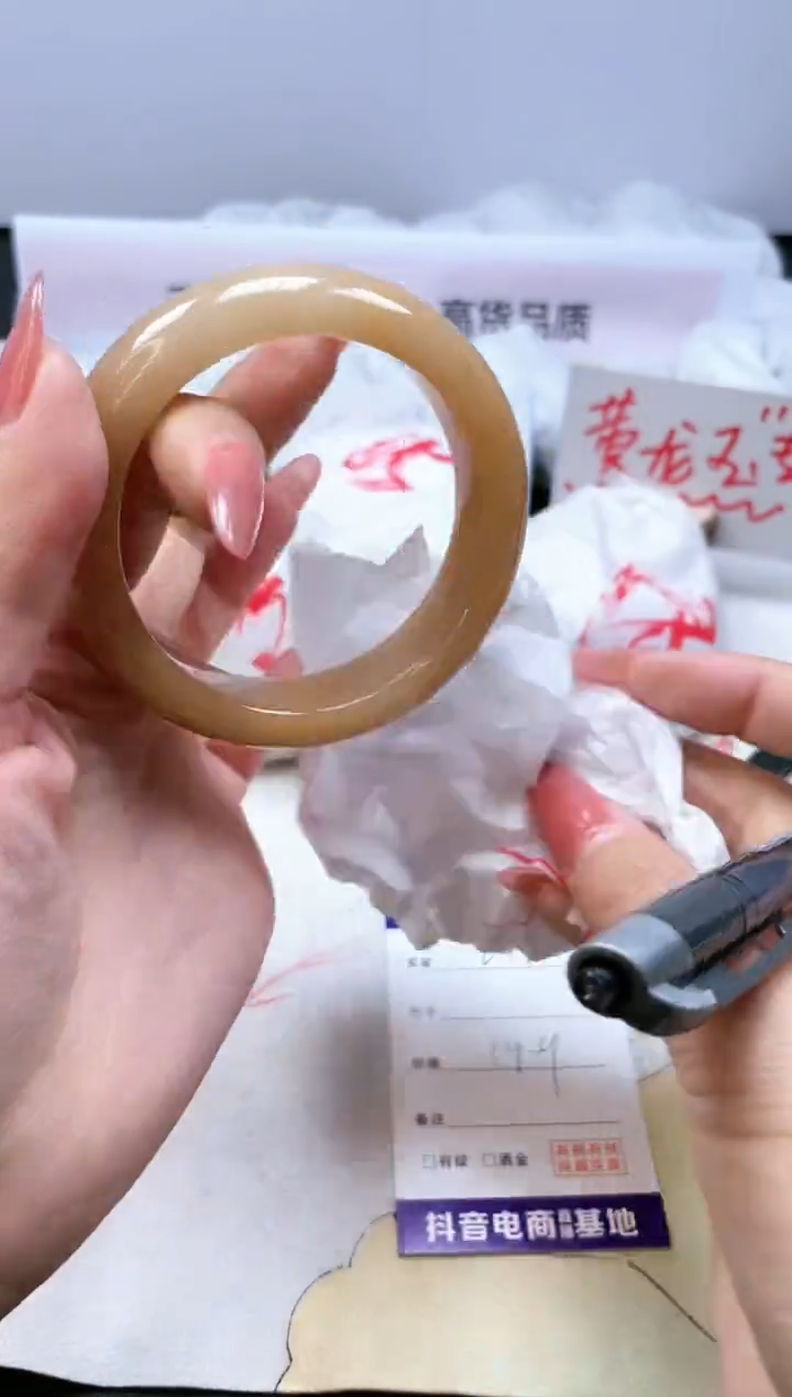 【闪购商品】石英质玉手镯未镶嵌242/56.7