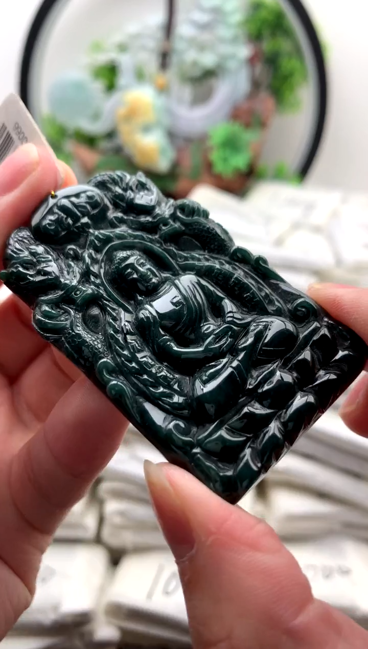 翡翠未镶嵌颈饰大日如来
