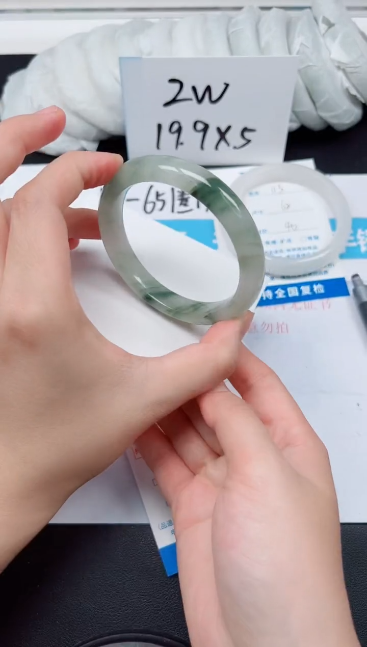 【闪购商品】石英质玉手镯未镶嵌G114-58.2