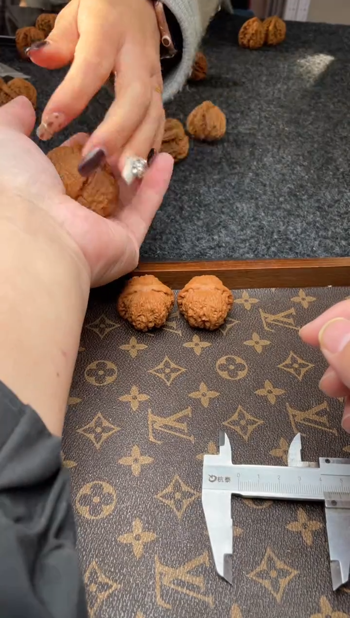 把件文玩核桃B 178 号   43尺狮虎兽