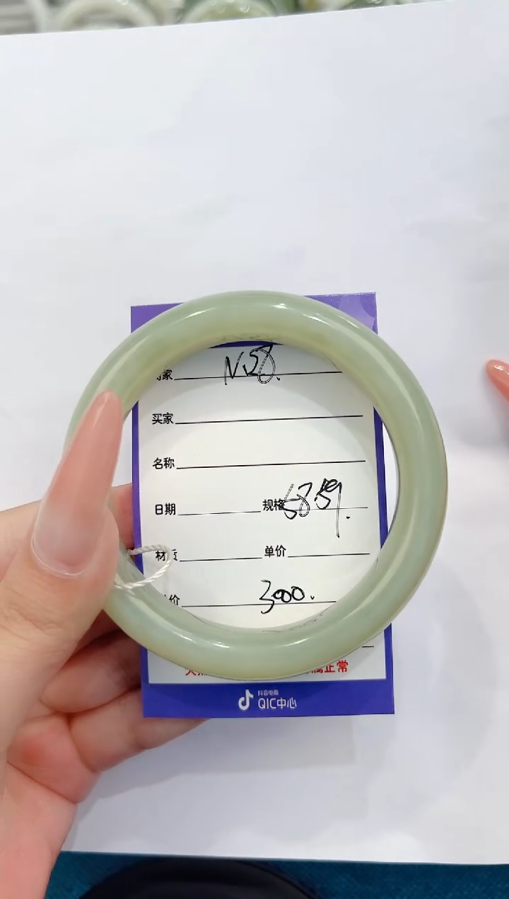 和田玉手镯未镶嵌N28微色差