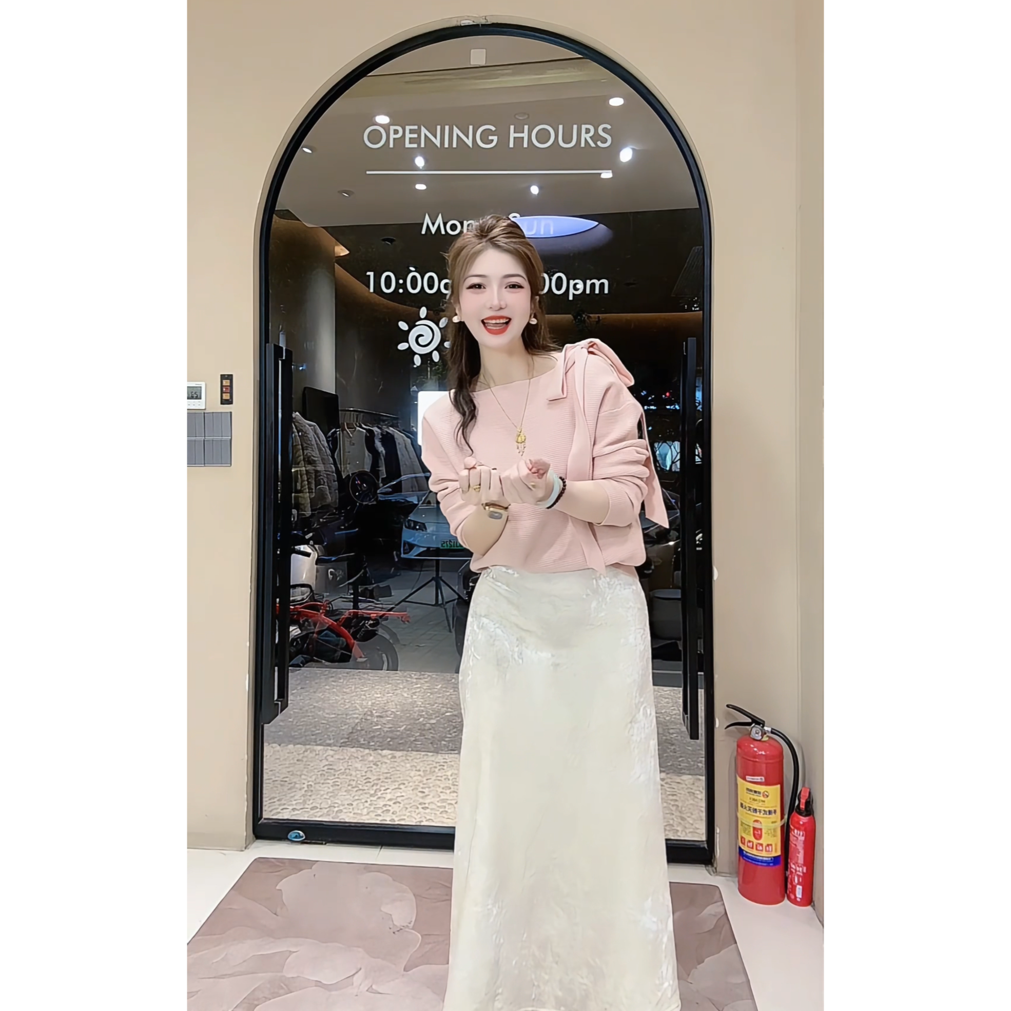 涵儿家 韩系甜美系带露肩针织上衣 VS 重工珠片A字半身裙-33363