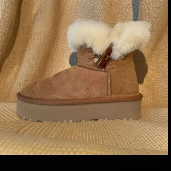 【河南桑坡】一粒牛角扣羊皮毛一体雪地靴女款冬季防滑阔腿裤必备鞋