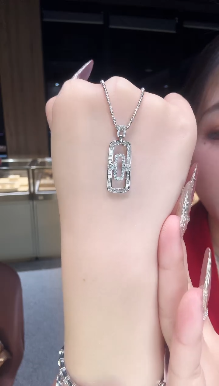 【闪购商品】钻石吊坠（不含链）18K金镶嵌回形针