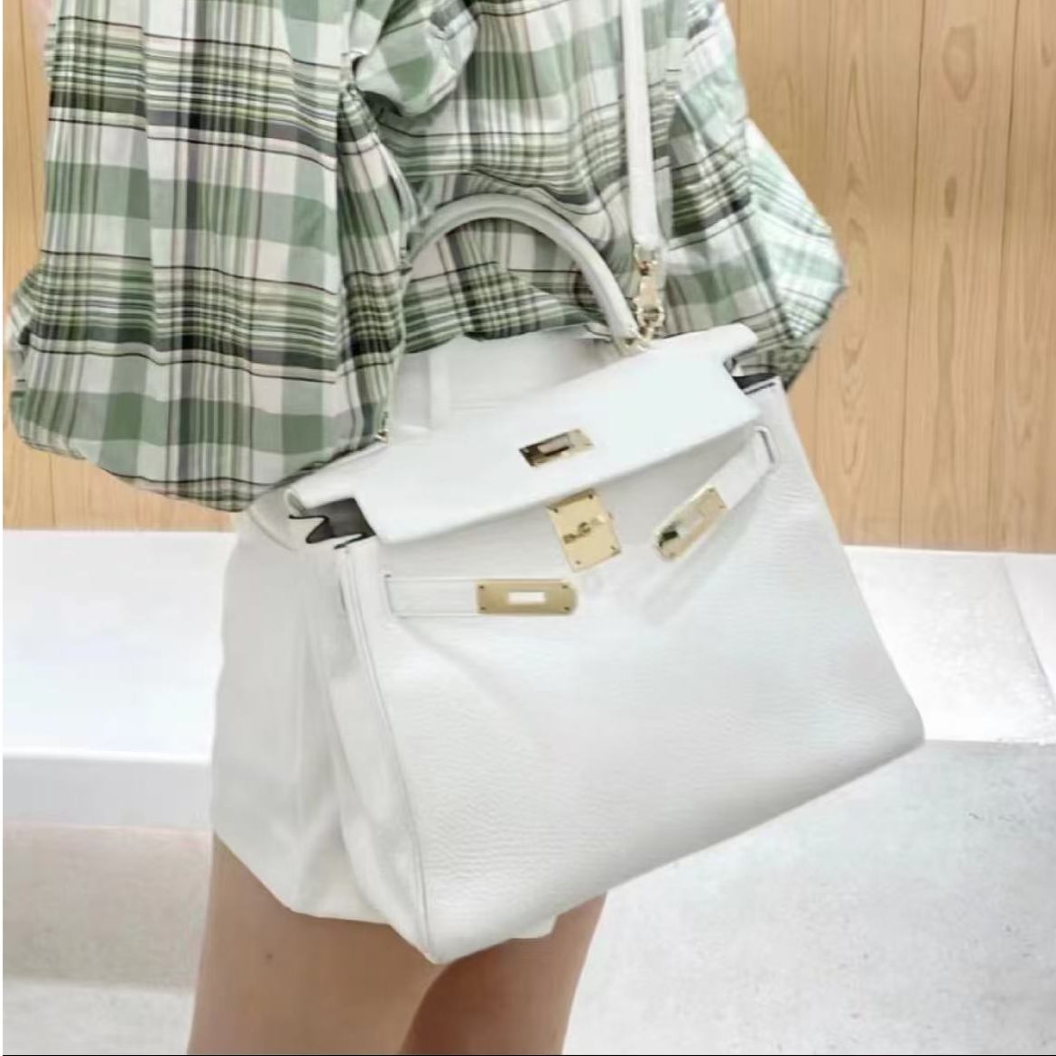 99新 Hermes/爱马仕 kelly28 纯白 ec皮 金扣 Z刻