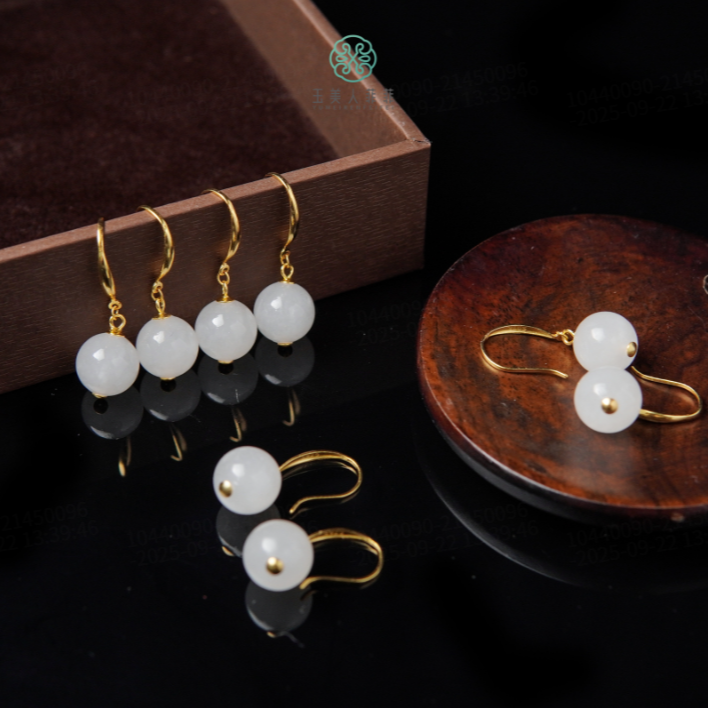 石惑珠宝%和田玉耳钩约10mm%多样性发一