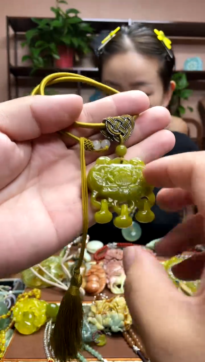 未镶嵌岫玉吊坠多样性发货发其中之一