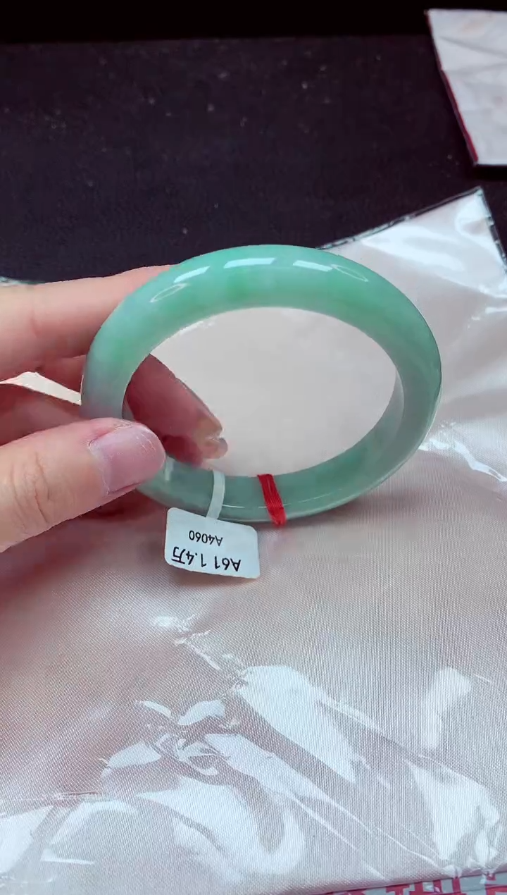 【闪购商品】翡翠手镯未镶嵌镯子61+