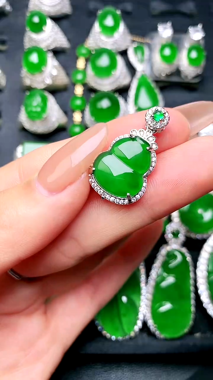 【闪购商品】翡翠吊坠(赠链)银S925镶嵌葫芦吊坠