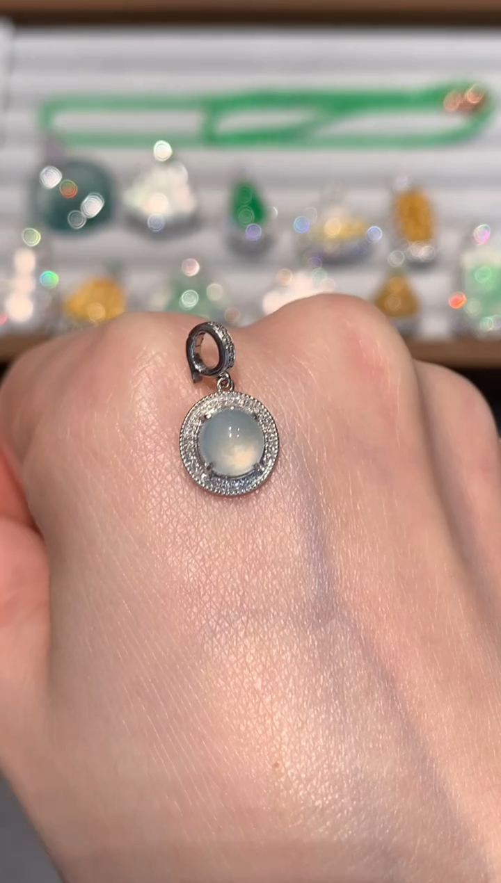 【闪购商品】翡翠吊坠(不含链)18K金镶嵌999         