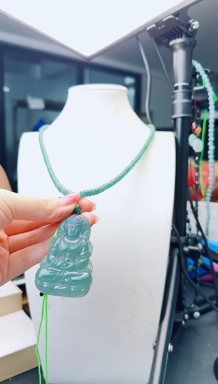 翡翠未镶嵌颈饰多样性发其中一