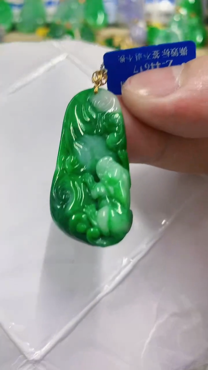 翡翠18K金镶嵌颈饰挂件