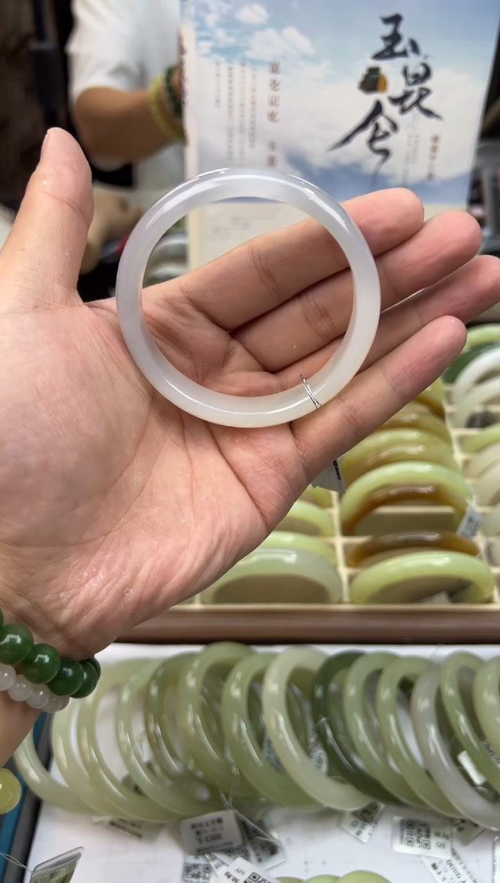 未镶嵌手镯和田玉59烟紫半山水