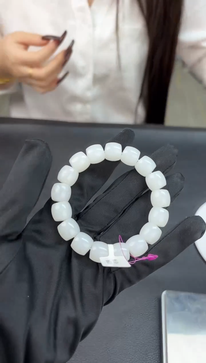 未镶嵌手串和田玉董小姐推荐 多样性发货 拍一发一yt13