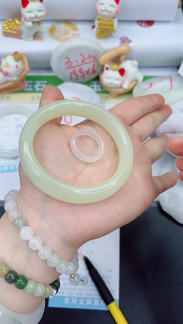 【闪购商品】石英质玉手镯未镶嵌31-60.6