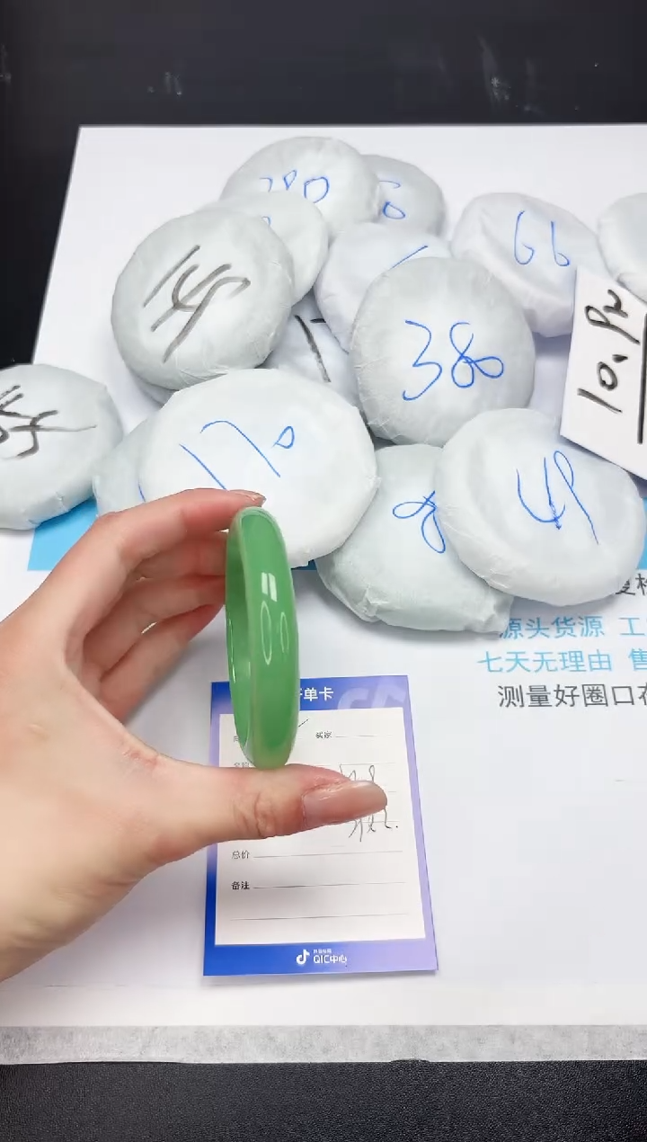 【闪购商品】石英质玉手镯未镶嵌A272-56.9