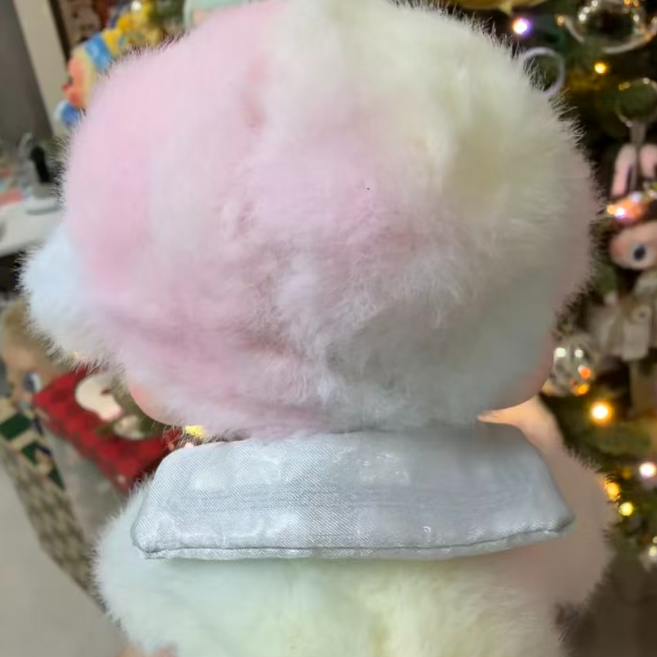 戴帽子毛绒人毛绒手办