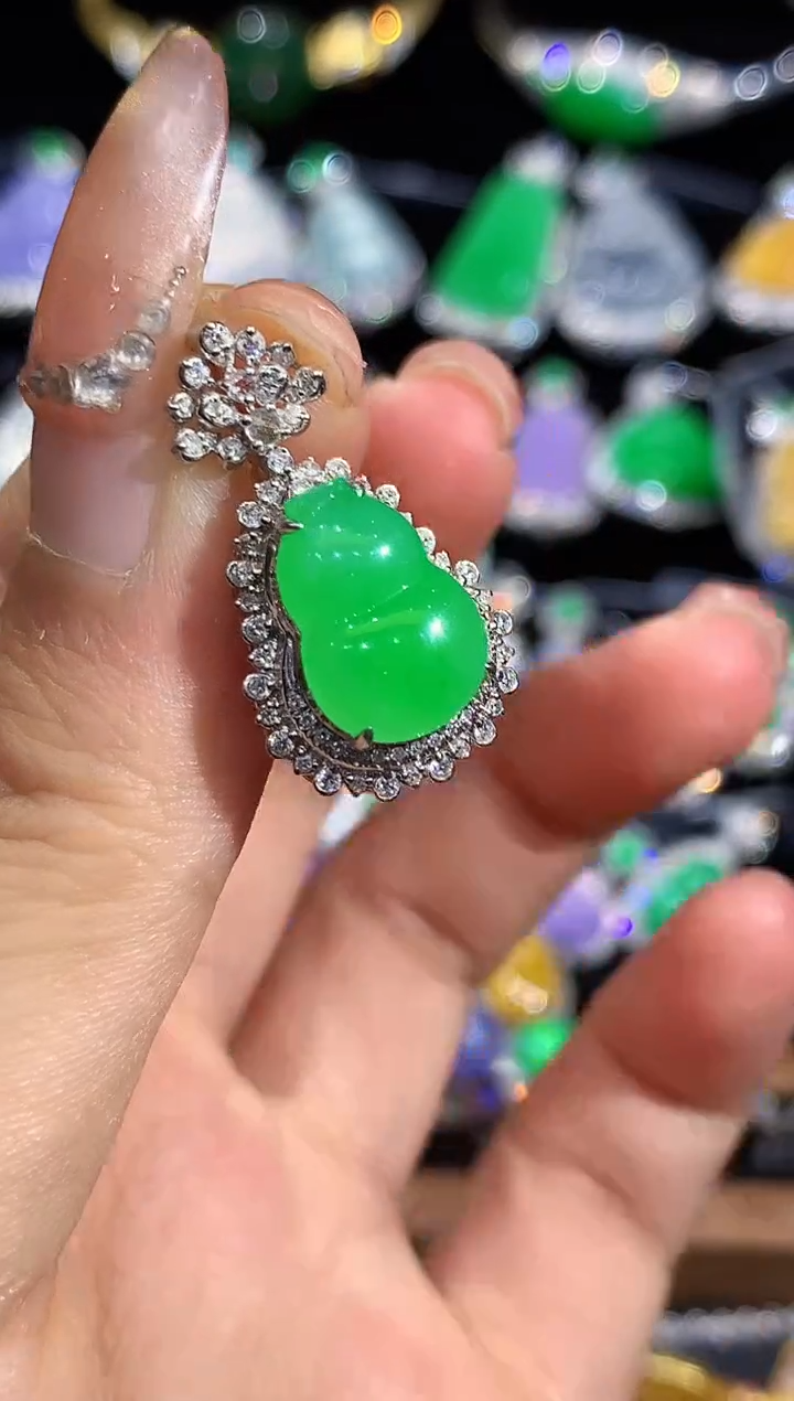 吊坠(不含链)18K金镶嵌翡翠多样性发其一