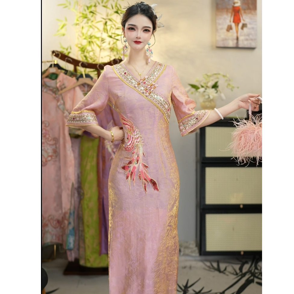 夏维莲2025夏季新款中国风复古粉色修身长款凤凰刺绣旗袍（1636）