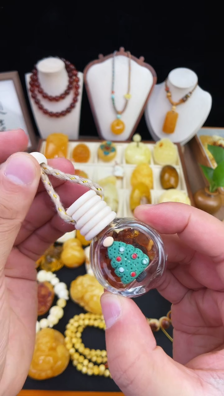 琥珀未镶嵌珠宝奇石多样性发其一