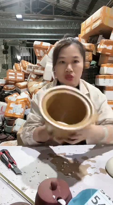 陶3480瑕疵咖色锅带盖