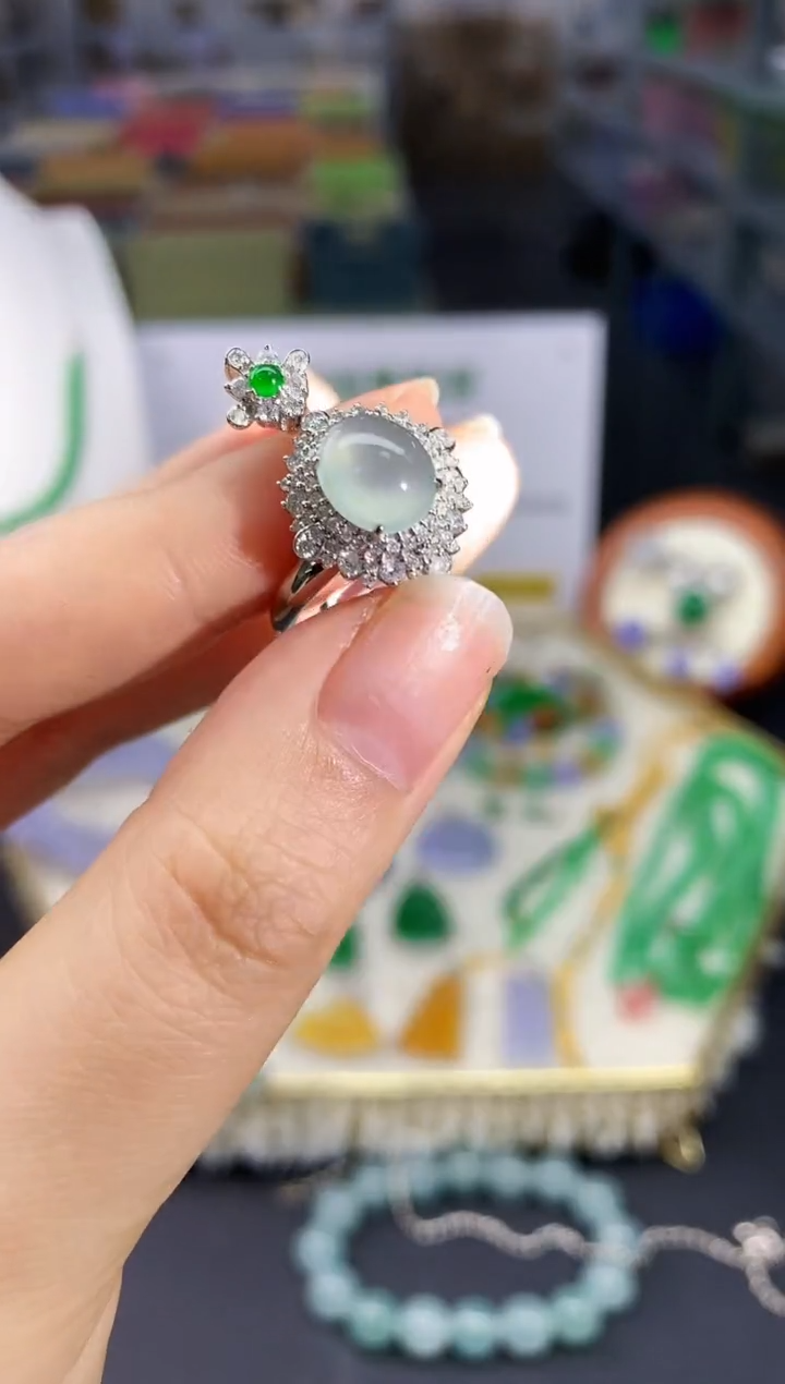 【闪购商品】翡翠颈饰18K金镶嵌翡翠戒指|不退不换