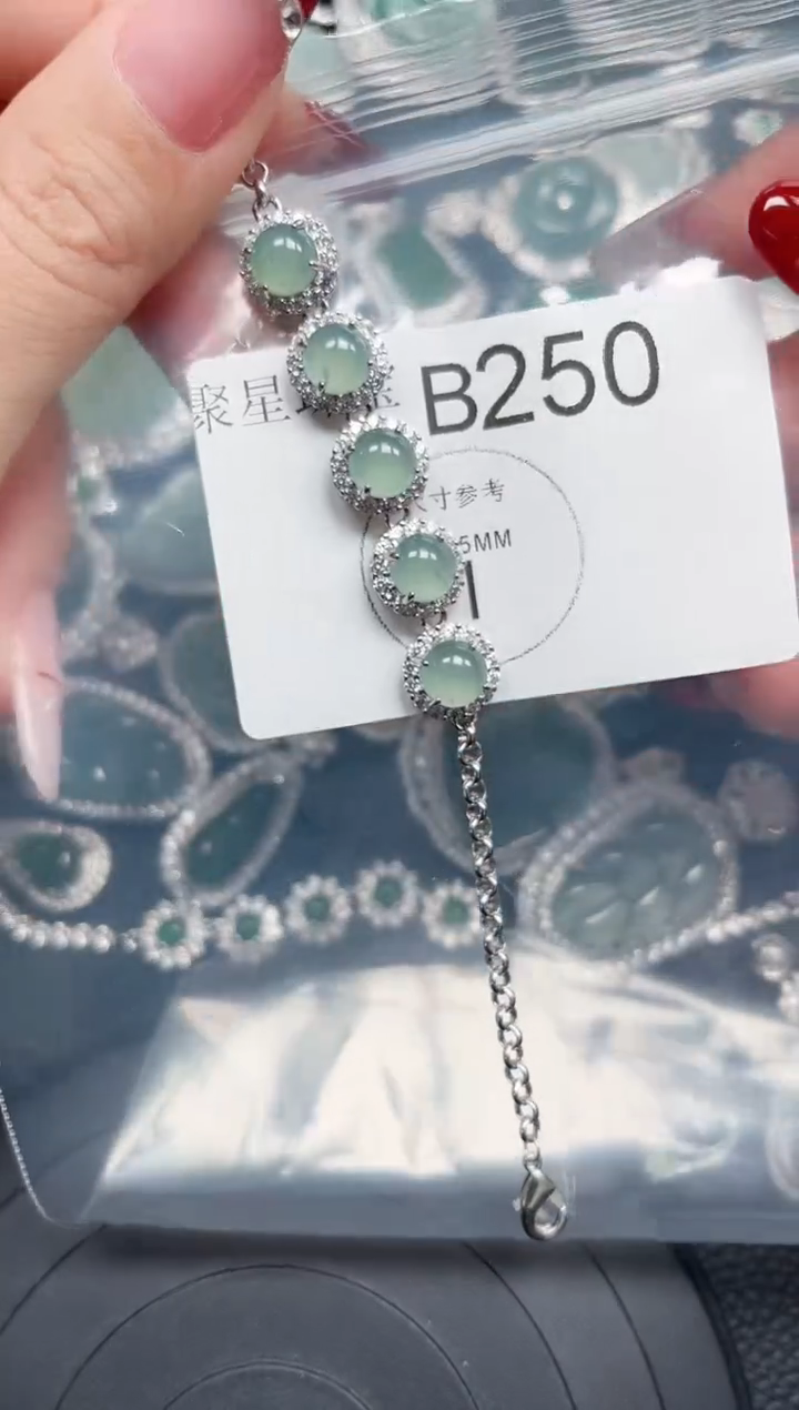 【闪购商品】翡翠颈饰未镶嵌赠皮绳250