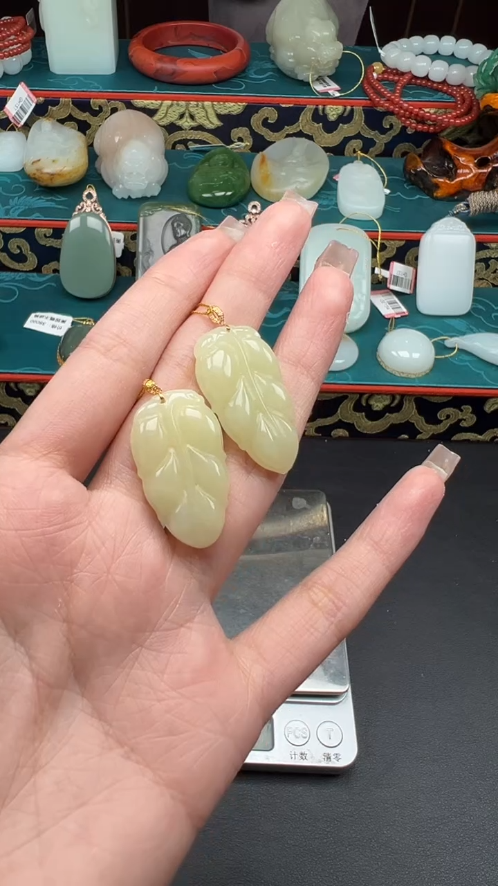 和田玉18K金镶嵌颈饰吊坠 b001