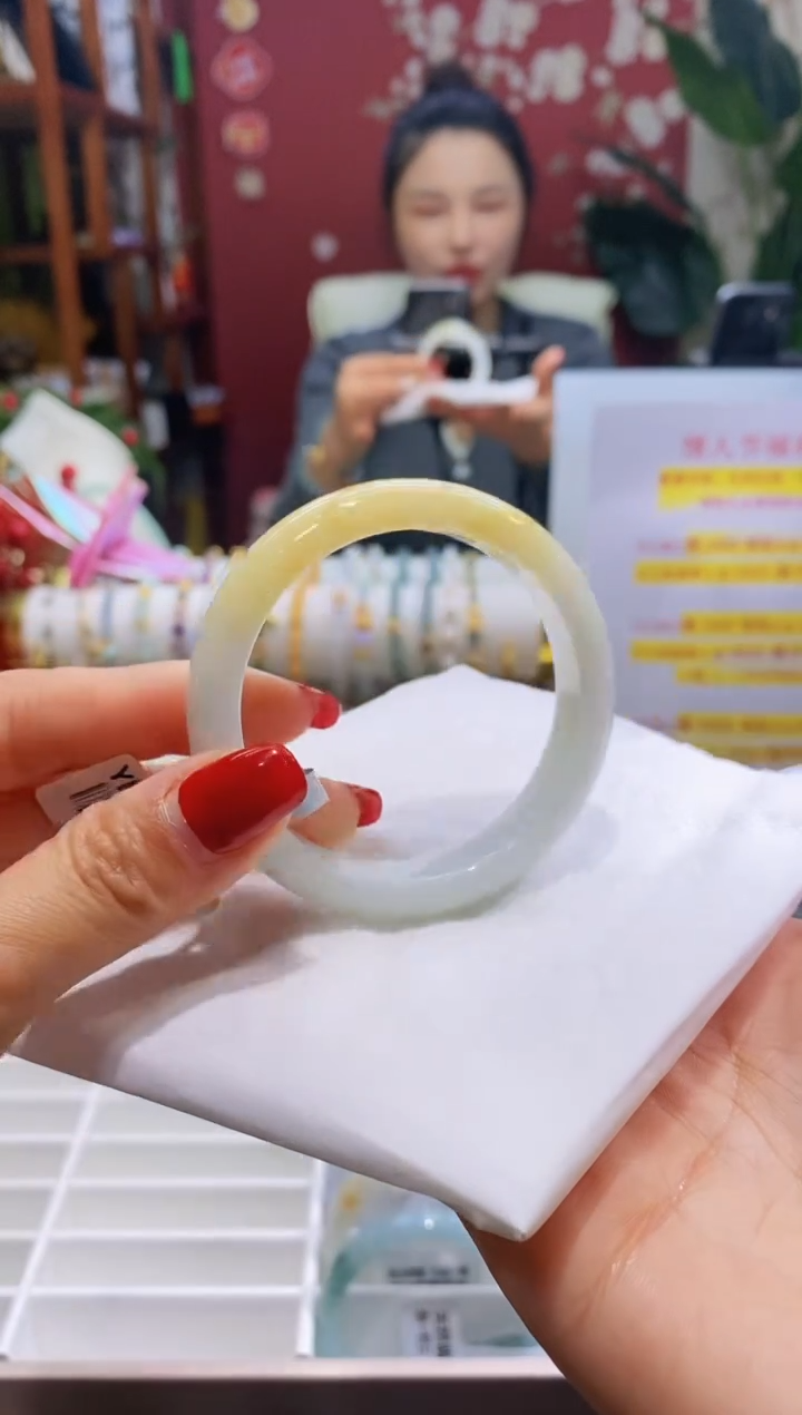 【闪购商品】翡翠手镯未镶嵌65黄翡51-53/11.3*7.1