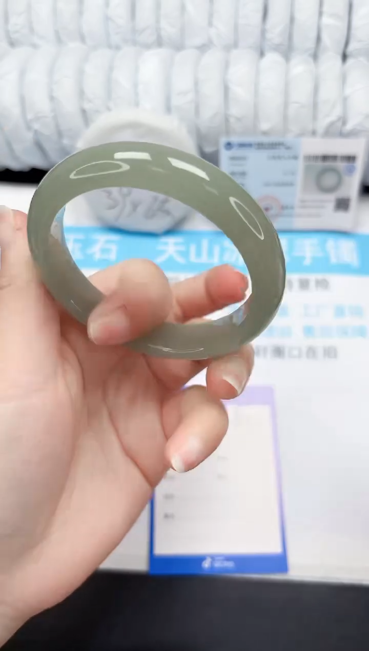 【闪购商品】石英质玉手镯未镶嵌63-61.5