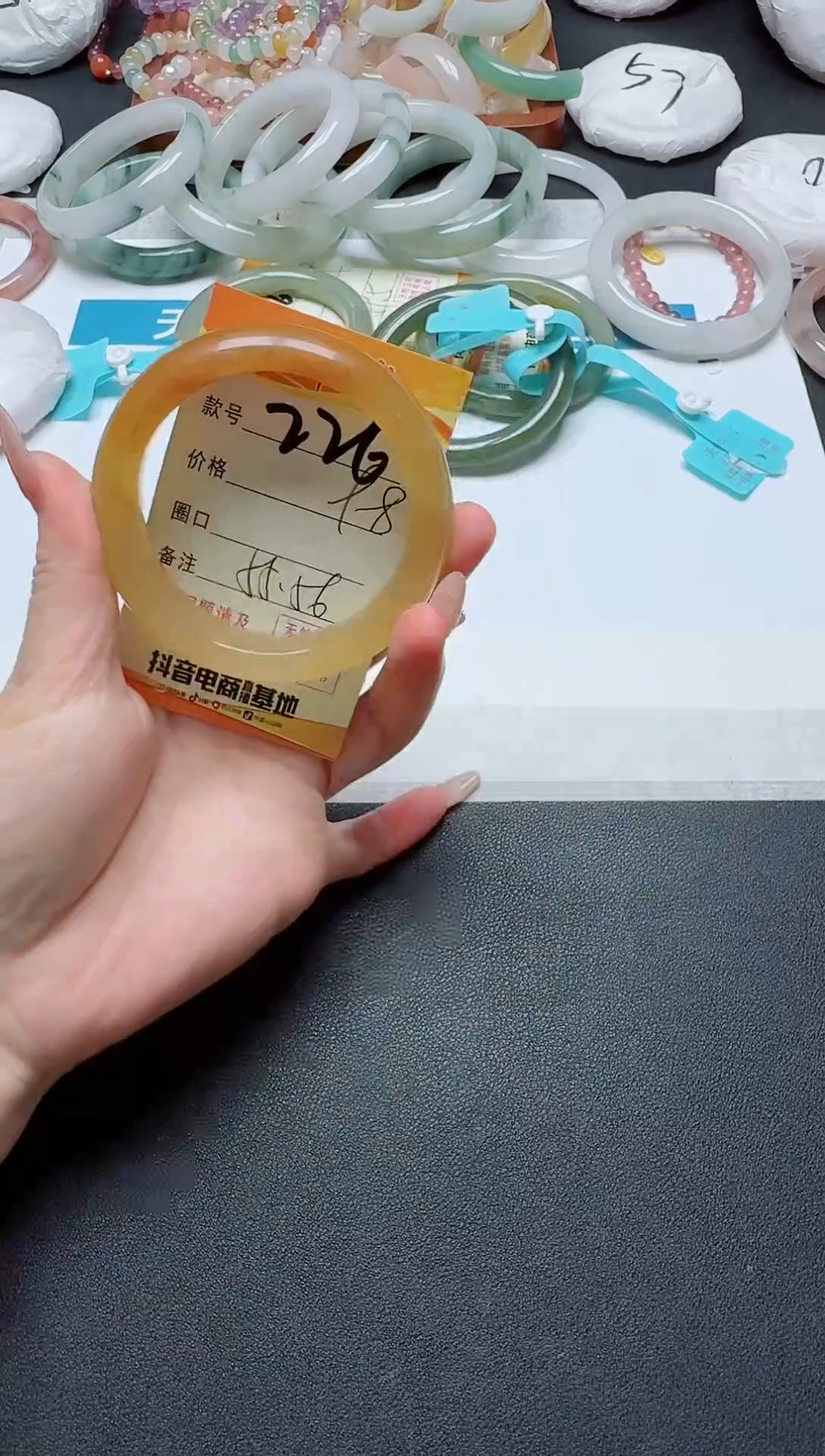 【闪购商品】石英质玉手镯未镶嵌226