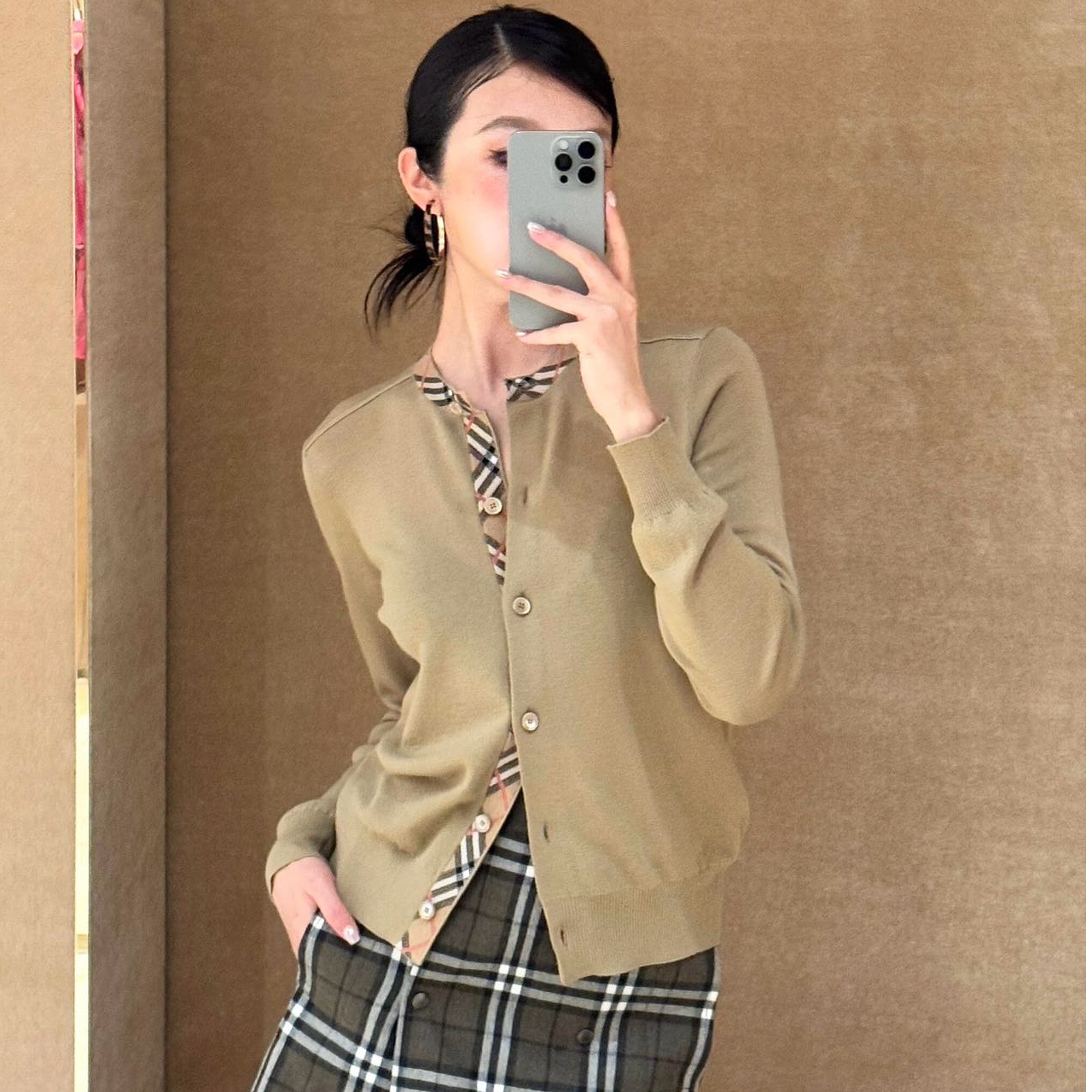 修身显瘦羊毛拼接经典格纹撞色针织衫·86181