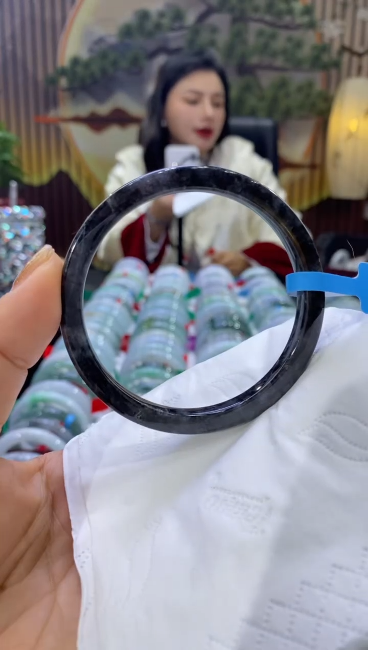 【闪购商品】翡翠手镯未镶嵌多人08111