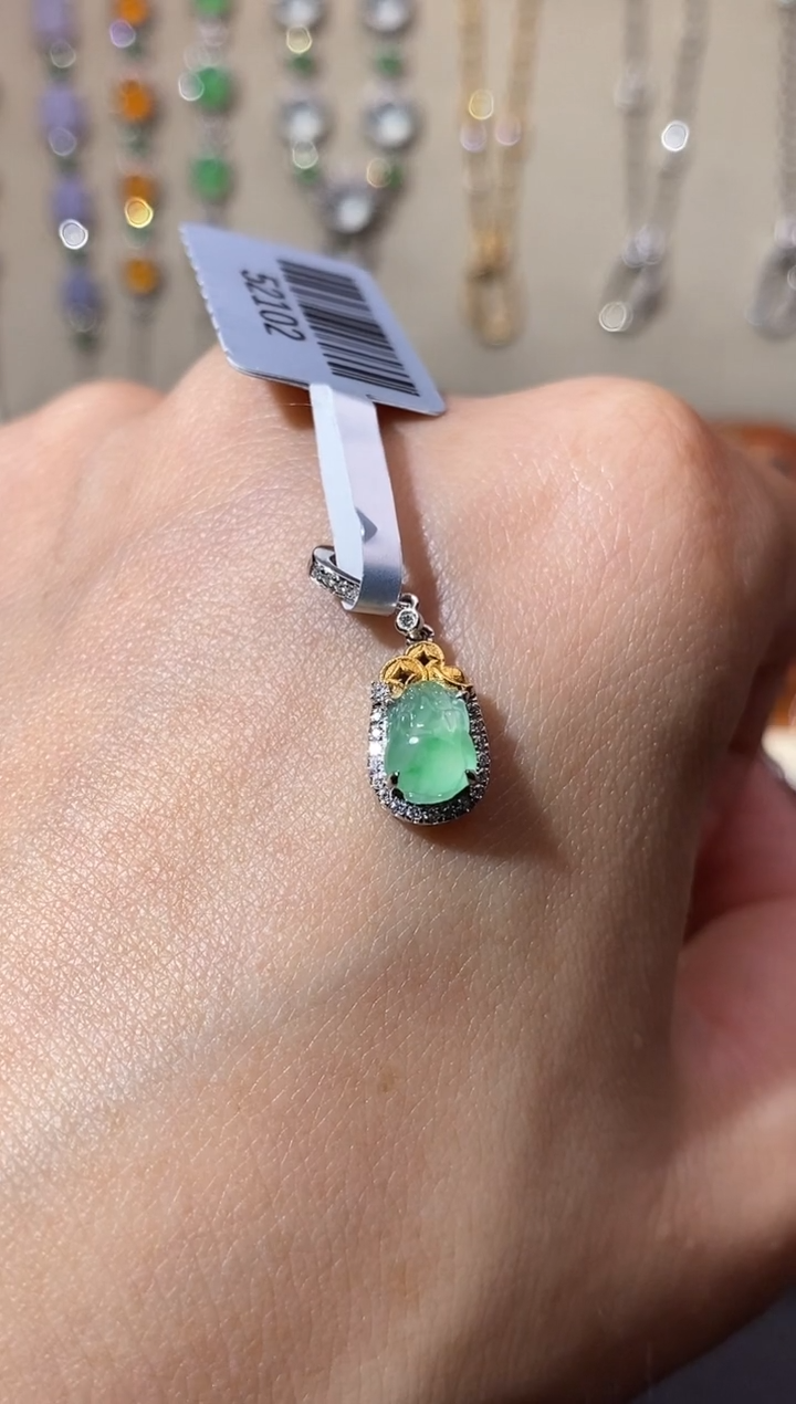 【闪购商品】翡翠颈饰18K金镶嵌吊坠