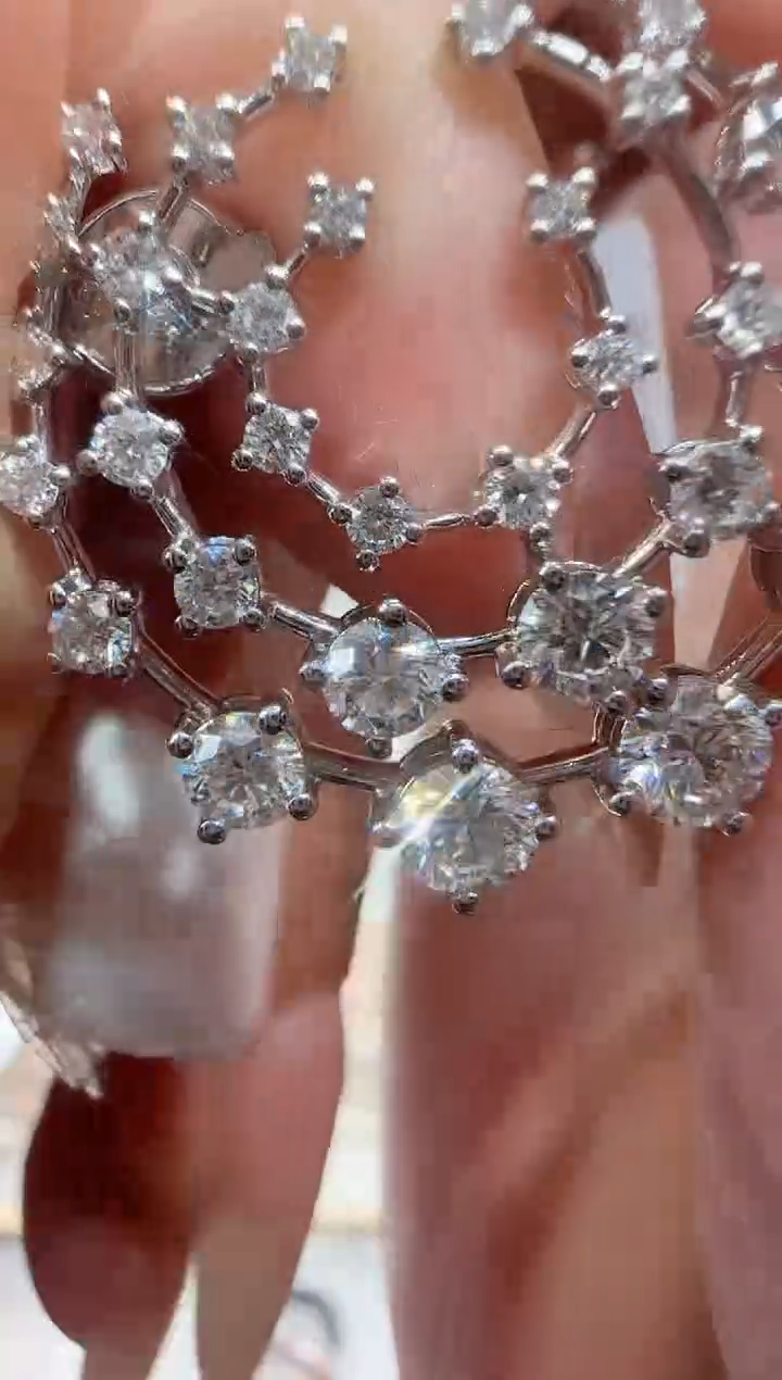 【闪购商品】耳扣18K金镶嵌钻石繁星耳钉