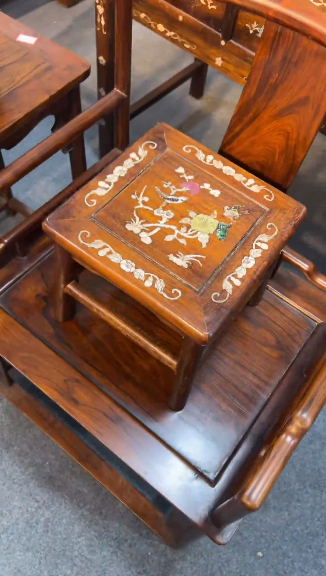 木木头款黄花梨镶嵌花鸟富贵凳