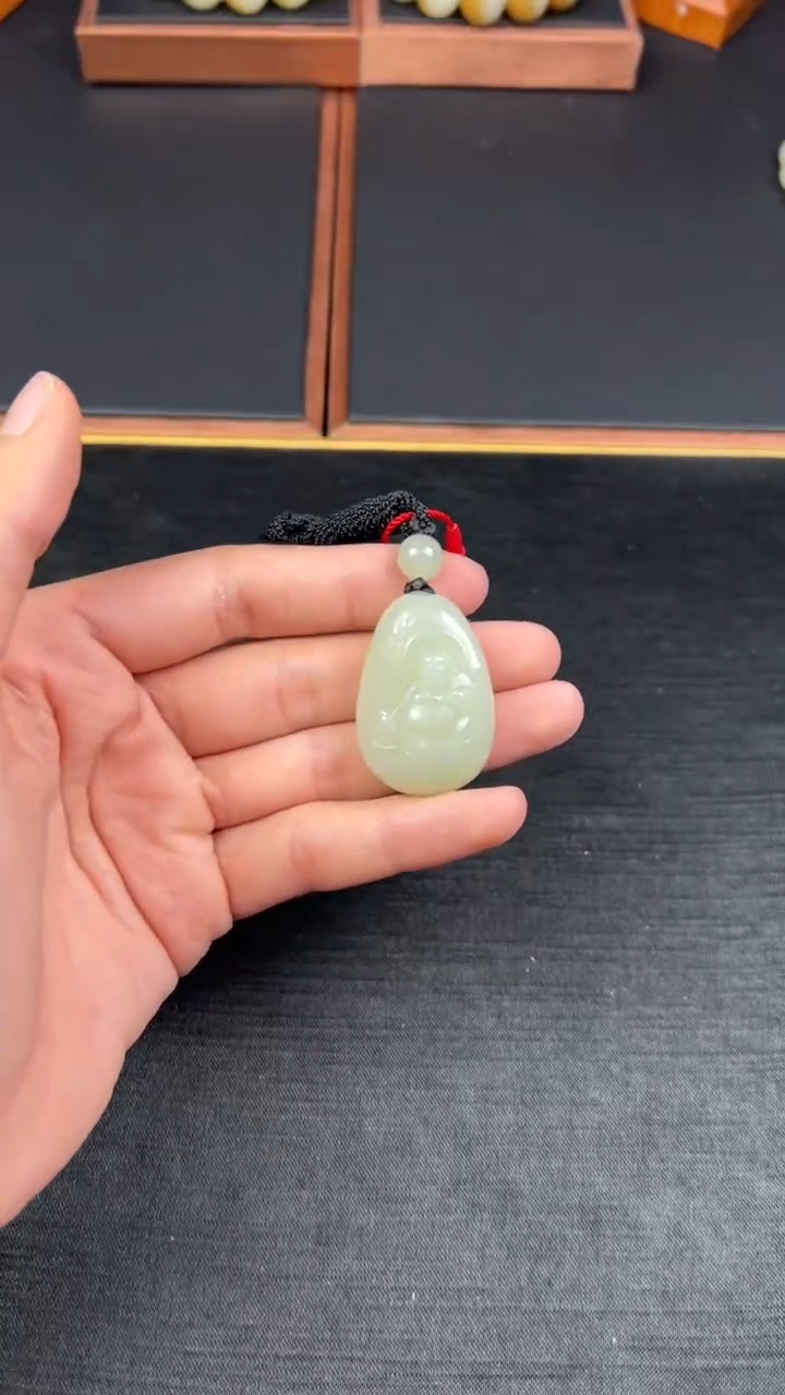 【闪购商品】和田玉吊坠(赠链)未镶嵌且末微色差迪克兰一细