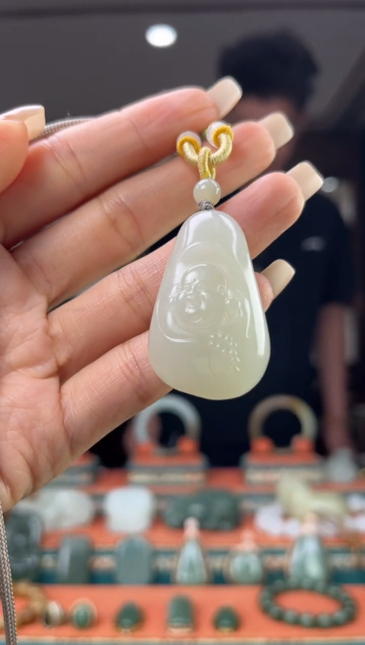 颈饰未镶嵌和田玉佩佩