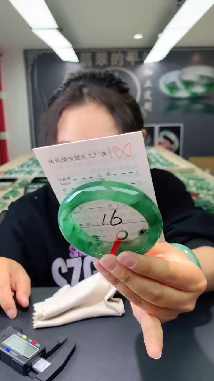 【闪购商品】石英质玉手镯未镶嵌56