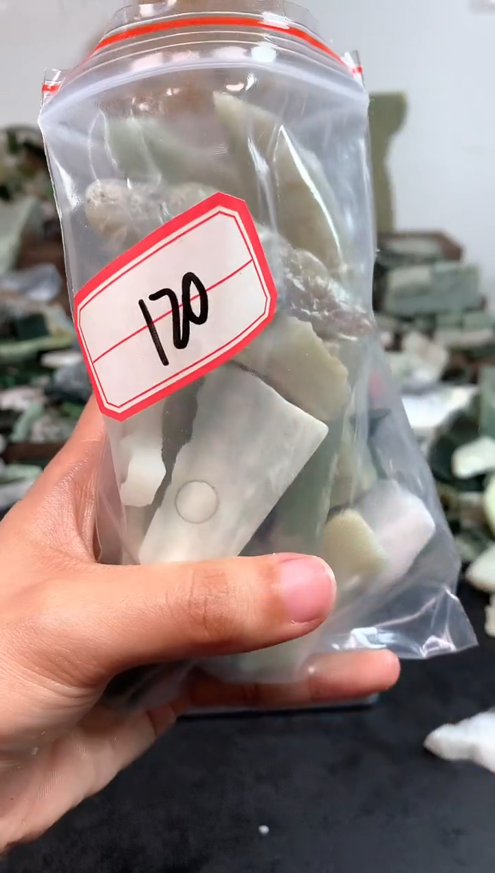 未镶嵌和田玉摆件120