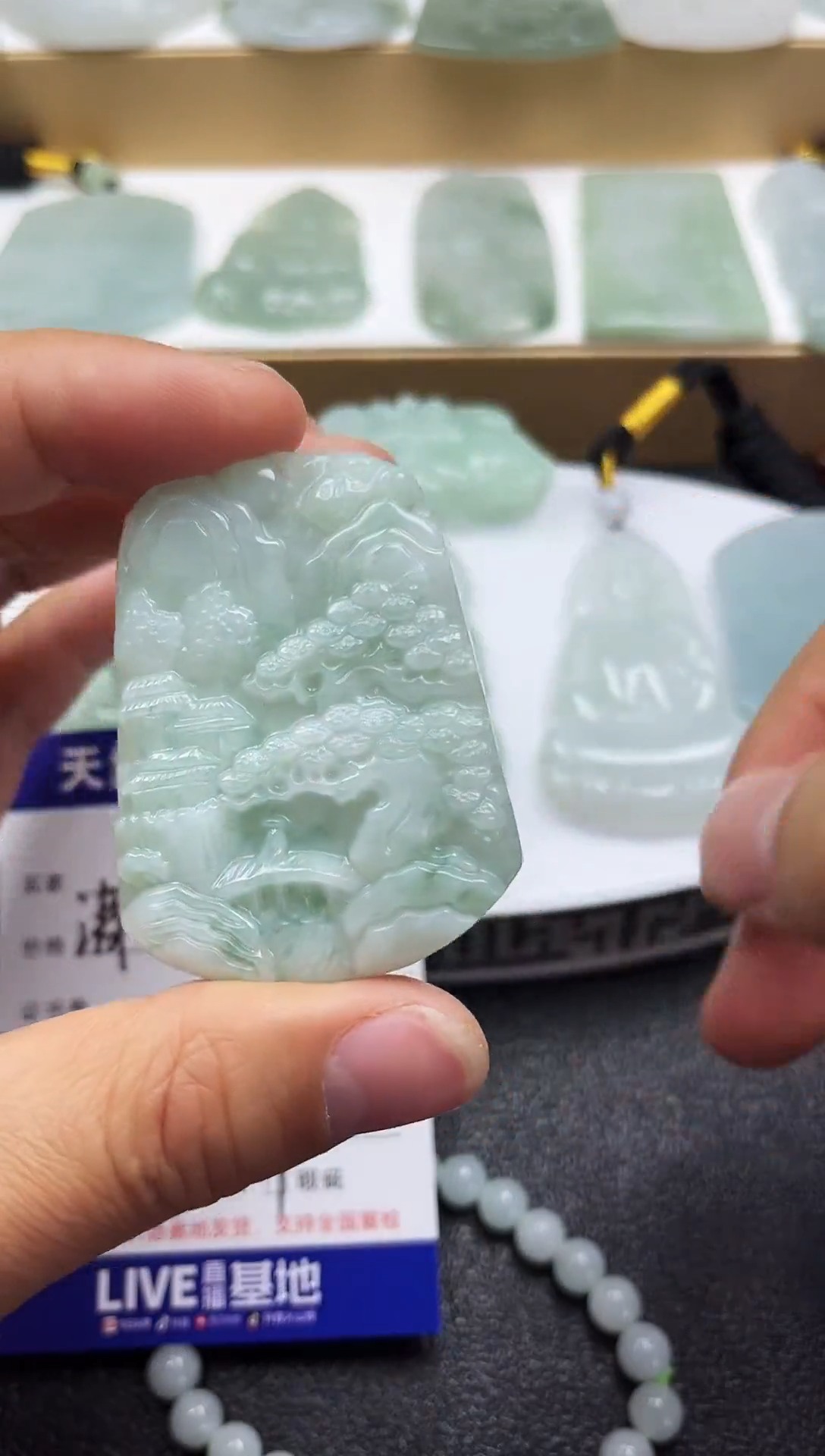 颈饰未镶嵌翡翠     