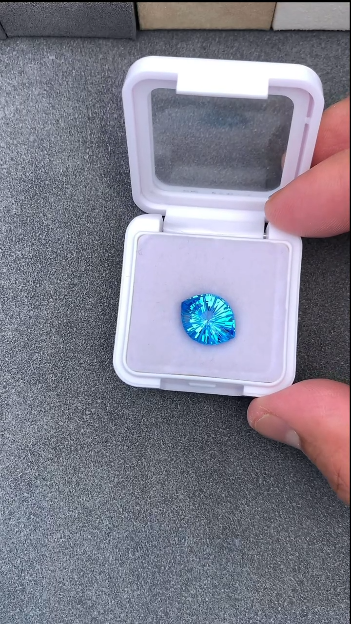 【闪购商品】托帕石裸石未镶嵌7.67克拉