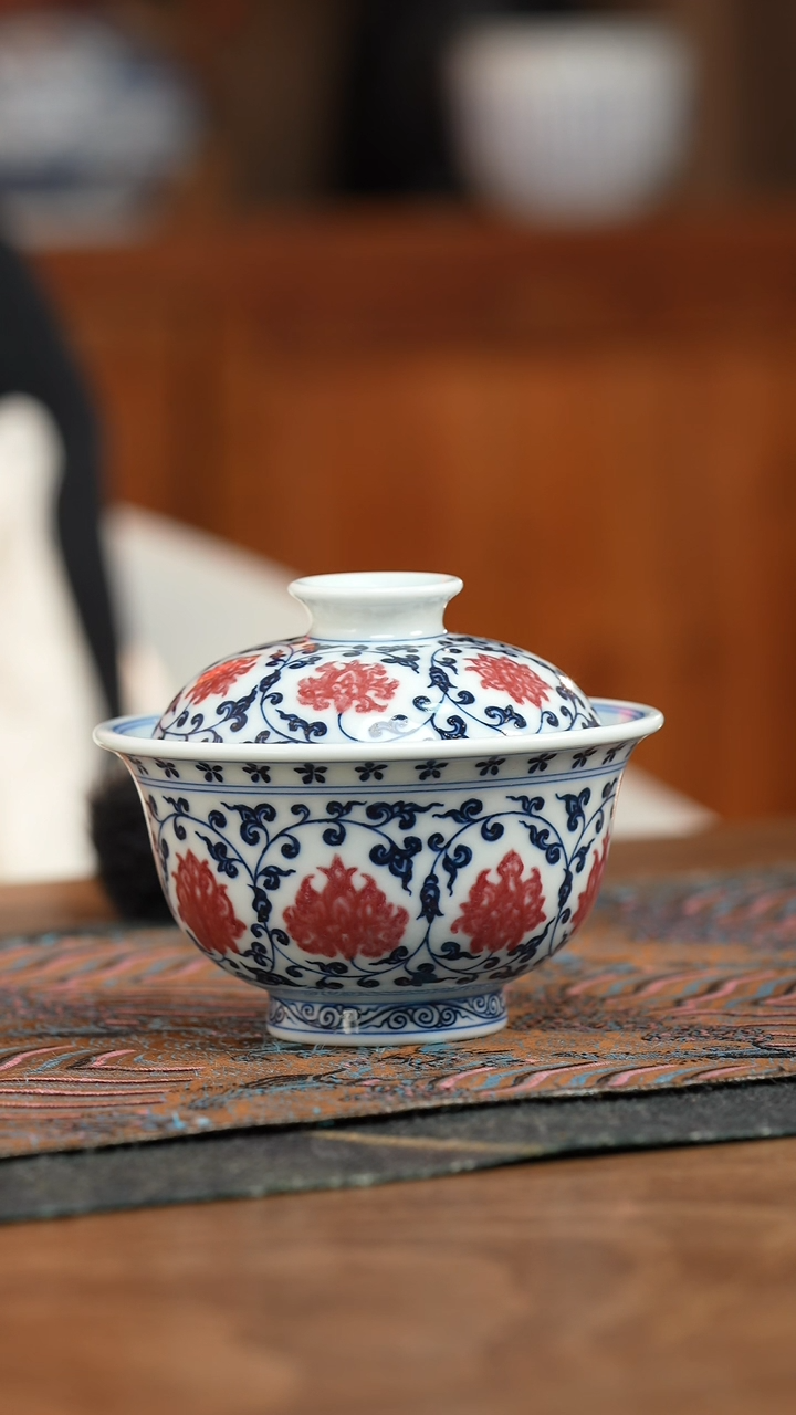 【闪购商品】阳春白雪缠枝莲元宝盖碗