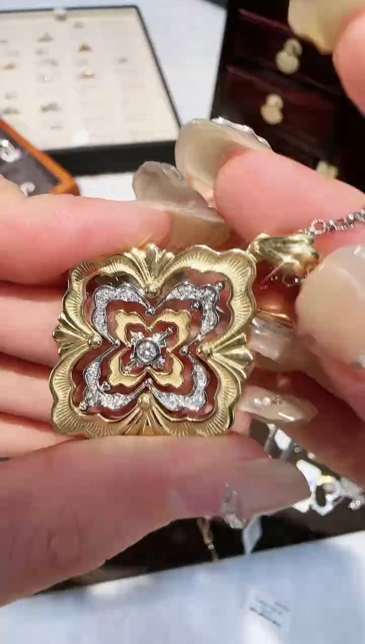 【闪购商品】钻石颈饰18K金镶嵌超大菱形项链