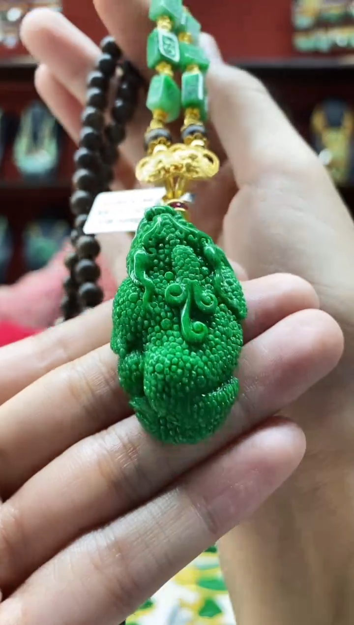颈饰未镶嵌翡翠吊坠