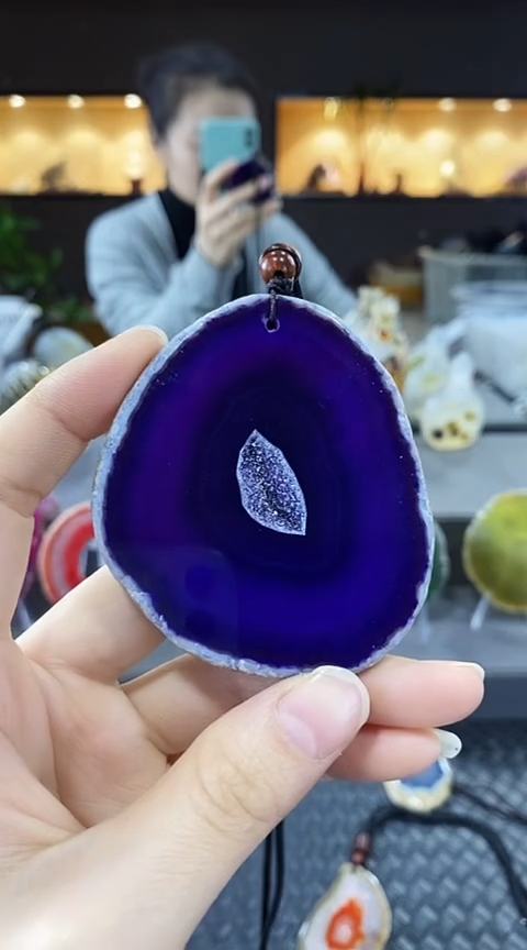 未镶嵌颈饰玛瑙/玉髓小*人玛瑙
